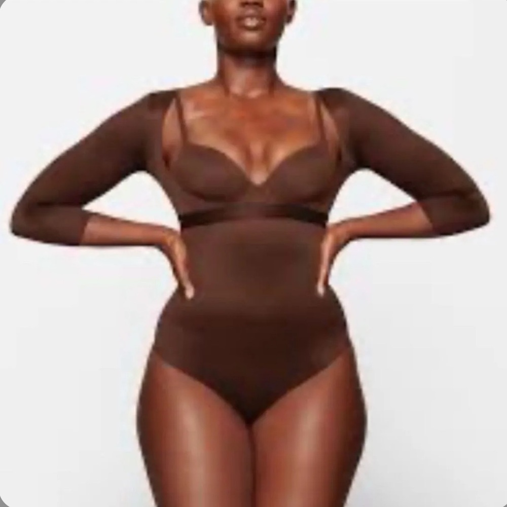 SKIMS Barely There Open Bust Arm Shaper | COCOA